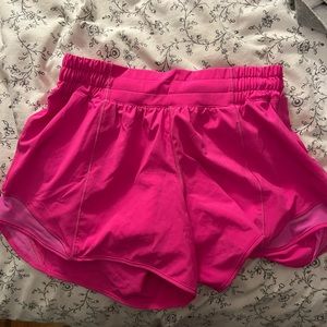 Lululemon hotty hot 4” low rise short